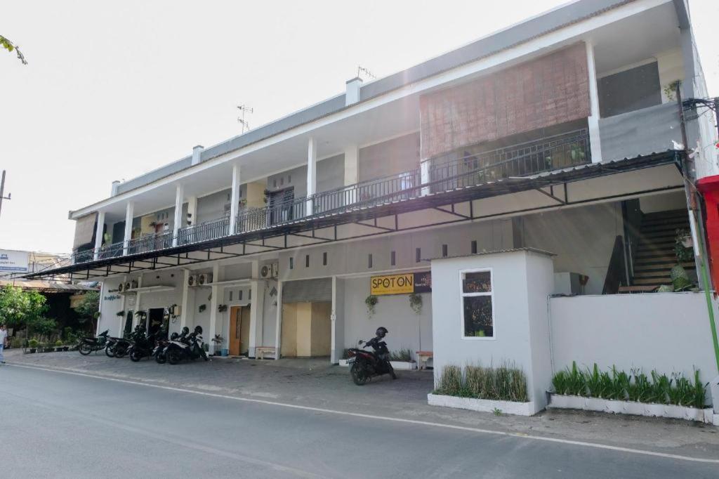 Sawojajar Inn Malang Esterno foto